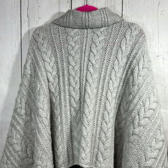 Talbots Gray Cable Knit Wool Blend Poncho Cape Minimalist Classic Preppy Cozy - Picture 12 of 15